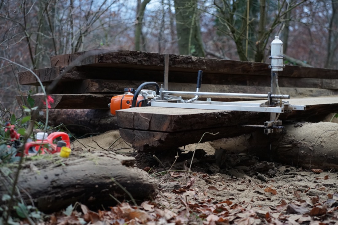 Frisch geschnittene Holzbohlen